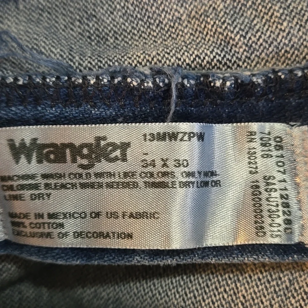 Wrangler Classic Blue Jeans with  Patch Cowboy Cut Vintage 34 X 30